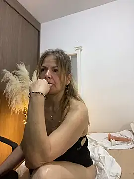 Snapshot of Leyna_liu chatting on January 2025 08:04:02 AM Leyna liu online show from January 2025 08:04:02 AM