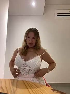 Snapshot of Leyna_liu chatting on March 2025 01:58:02 AM Leyna liu online show from March 2025 01:58:02 AM