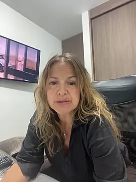 Snapshot of Leyna_liu chatting on March 2025 03:10:02 AM Leyna liu online show from March 2025 03:10:02 AM