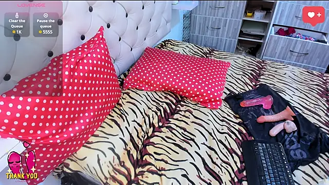 Krystal Cruz online show from February 2025 03:06:01 PM