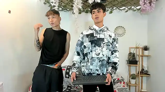 oliverhot2005 online show from November 2025 07:57:02 PM