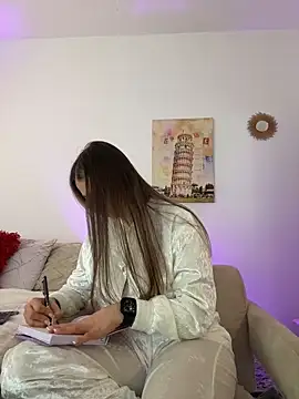 Ashleyjenner  online show from April 2026 04:00:01 PM