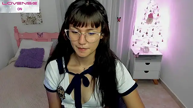 cute roxy online show from November 2025 02:00:02 AM