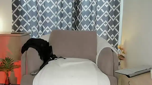 alyjonesoficiall online show from April 2026 07:40:02 PM