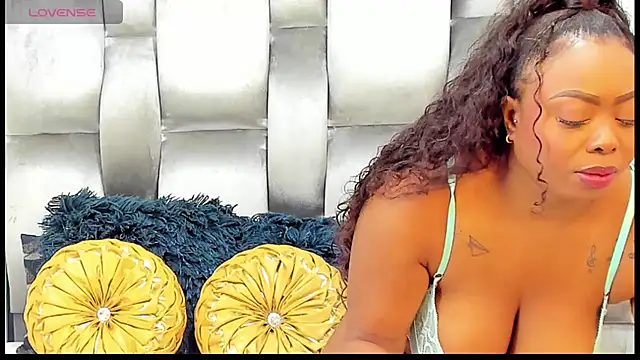 CamilaBenitez online show from April 2026 11:59:01 AM