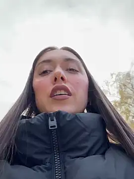 Snapshot of emiliasommer chatting on October 2025 12:44:02 PM emiliasommer online show from October 2025 12:44:02 PM