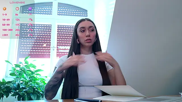 Snapshot of emiliasommer chatting on November 2025 12:31:02 PM emiliasommer online show from November 2025 12:31:02 PM