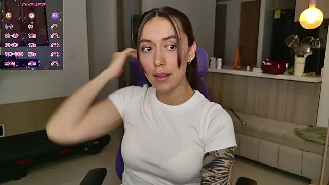 Snapshot of emiliasommer chatting on February 2026 04:48:01 PM emiliasommer online show from February 2026 04:48:01 PM