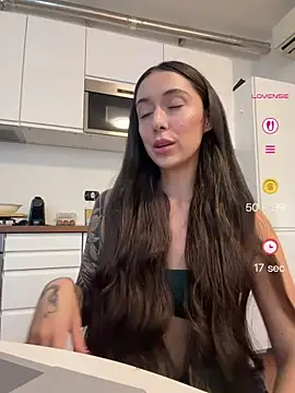 Snapshot of emiliasommer chatting on June 2026 05:03:04 PM emiliasommer online show from June 2026 05:03:04 PM