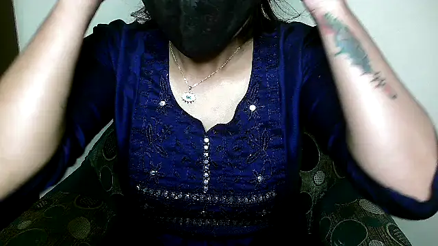 Snapshot of Princess_noorjahan chatting on February 2025 05:05:02 AM Princess noorjahan online show from February 2025 05:05:02 AM