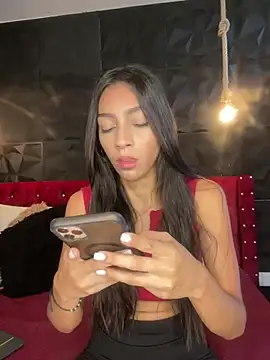 Snapshot of Ema_azel chatting on December 2024 01:11:01 PM Ema azel online show from December 2024 01:11:01 PM