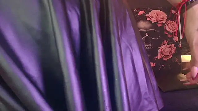 EvaaFoxxy1 online show from April 2026 12:10:01 PM