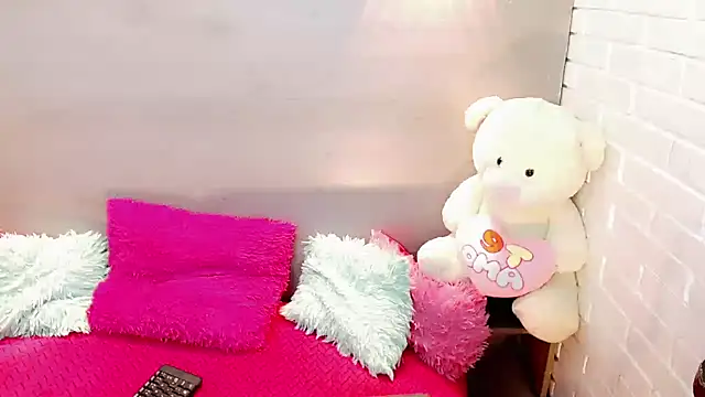 Snapshot of Daniela_Pink_ chatting on October 2025 07:37:01 PM Daniela Pink online show from October 2025 07:37:01 PM