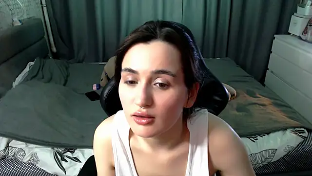 Snapshot of KiraYammy chatting on February 2026 10:02:02 PM KiraYammy online show from February 2026 10:02:02 PM