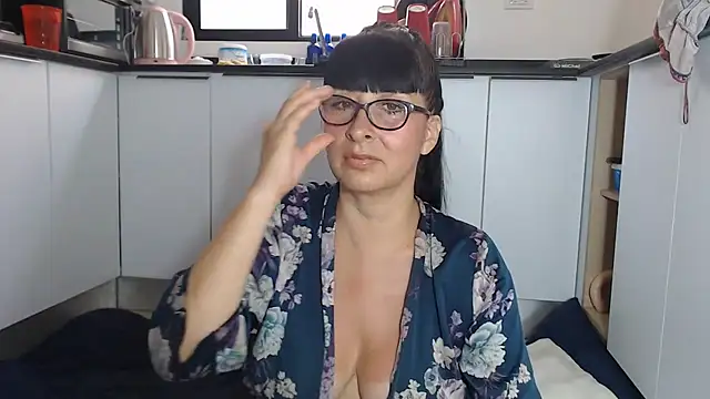 HellenLatin online show from May 2026 05:33:01 PM