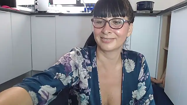 Snapshot of HellenLatin chatting on June 2026 03:29:02 PM HellenLatin online show from June 2026 03:29:02 PM