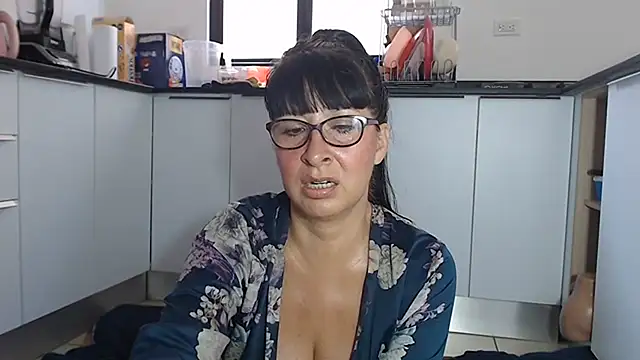 Snapshot of HellenLatin chatting on June 2026 03:38:02 PM HellenLatin online show from June 2026 03:38:02 PM