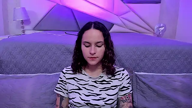 AnnyThompson  online show from January 2025 11:30:01 PM