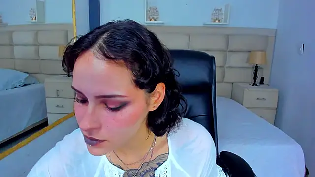 AnnyThompson  online show from September 2025 10:14:02 PM