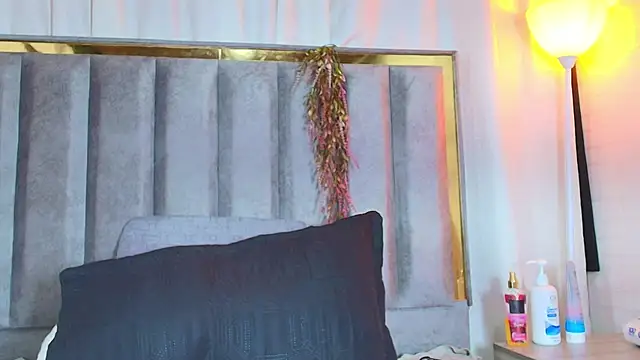 Zoe Curvy online show from February 2026 01:26:01 PM