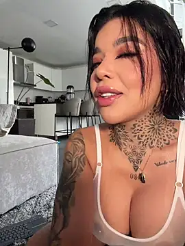 Snapshot of milaivanova chatting on February 2026 04:27:02 PM milaivanova online show from February 2026 04:27:02 PM