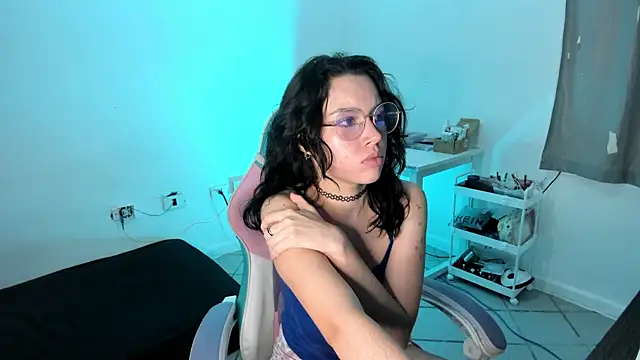 Snapshot of WandaDoll chatting on March 2025 08:51:02 PM WandaDoll online show from March 2025 08:51:02 PM