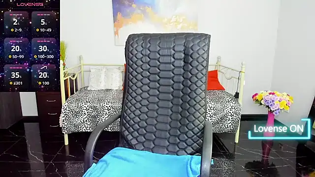 Snapshot of Julia_Dean chatting on November 2025 01:14:02 PM Julia Dean online show from November 2025 01:14:02 PM