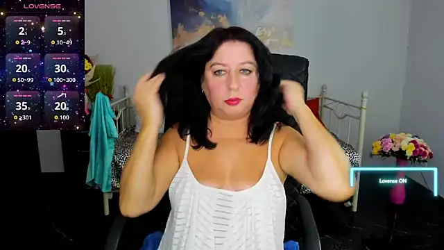 Snapshot of Julia_Dean chatting on December 2025 01:20:02 PM Julia Dean online show from December 2025 01:20:02 PM