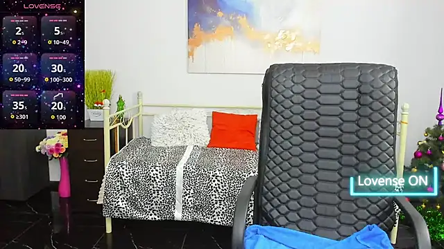 Snapshot of Julia_Dean chatting on December 2025 12:55:02 PM Julia Dean online show from December 2025 12:55:02 PM