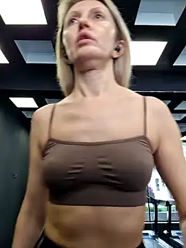 Snapshot of Miss____Mia_ chatting on February 2025 12:16:01 PM Miss Mia online show from February 2025 12:16:01 PM