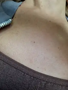 Snapshot of Miss____Mia_ chatting on February 2025 12:00:02 PM Miss Mia online show from February 2025 12:00:02 PM