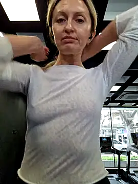 Snapshot of Miss____Mia_ chatting on March 2025 12:14:02 PM Miss Mia online show from March 2025 12:14:02 PM