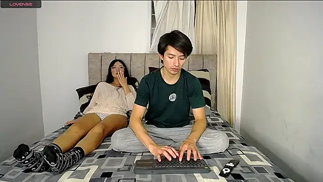 Snapshot of Pinkandyellowpokemon chatting on December 2024 04:04:02 AM Pinkandyellowpokemon online show from December 2024 04:04:02 AM