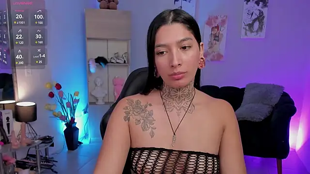 Snapshot of LouaneBourVip chatting on January 2025 02:57:01 PM LouaneBourVip online show from January 2025 02:57:01 PM