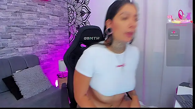 Snapshot of LouaneBourVip chatting on October 2025 01:41:02 PM LouaneBourVip online show from October 2025 01:41:02 PM