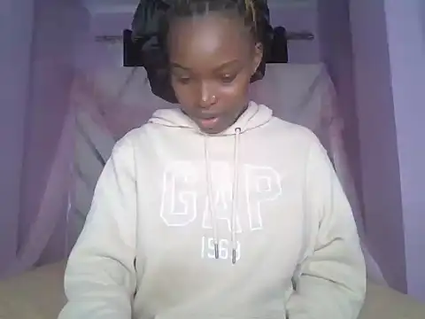 Pretty-queen123 online show from September 2025 02:06:02 PM