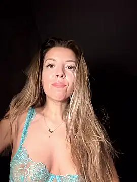 Snapshot of SonyaD_ chatting on January 2026 04:05:02 AM SonyaD online show from January 2026 04:05:02 AM