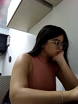 CamilaSofiia online show from October 2025 04:39:01 PM