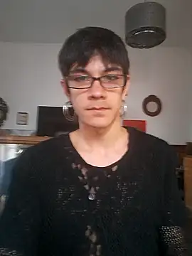 LYZBORNHD online show from November 2025 08:46:02 PM