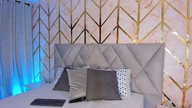 Snapshot of Arianabromw chatting on December 2024 07:07:02 PM Arianabromw online show from December 2024 07:07:02 PM