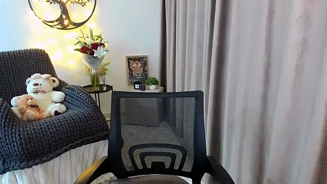 worldofkim online show from February 2026 08:49:01 PM