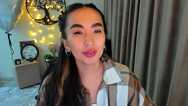 worldofkim online show from April 2026 06:25:01 PM