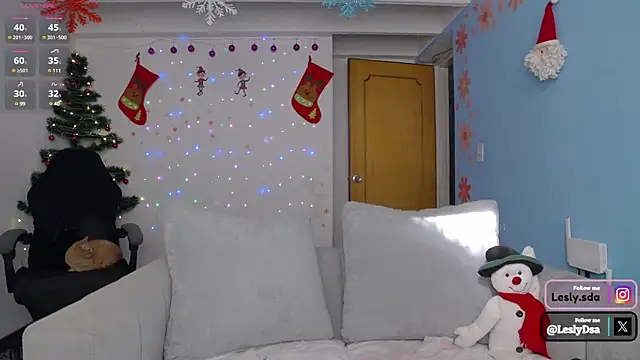 Snapshot of leslyyu chatting on December 2024 08:32:02 PM leslyyu online show from December 2024 08:32:02 PM