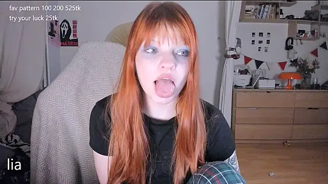 Snapshot of lil_lia chatting on February 2026 11:45:01 PM lil lia online show from February 2026 11:45:01 PM