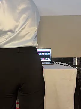 Miss  Malaika online show from December 2024 06:52:02 AM