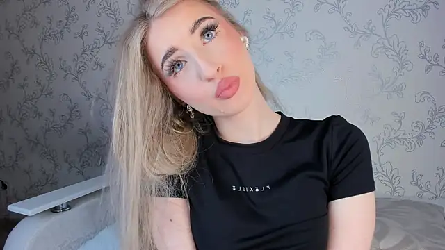 Snapshot of milky_waybaby chatting on January 2025 05:24:01 AM milky waybaby online show from January 2025 05:24:01 AM