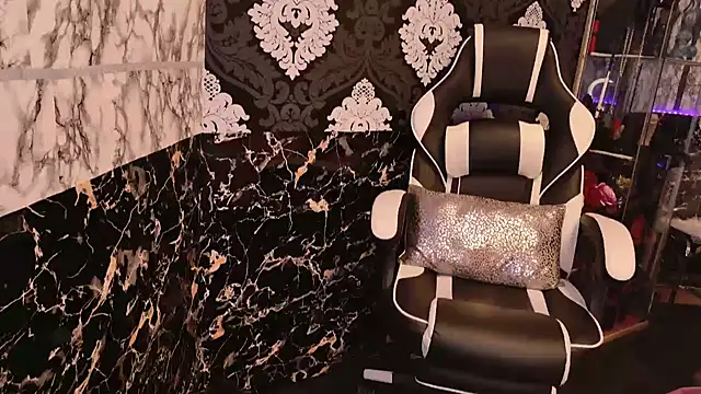 Luiza Hammer online show from February 2025 03:05:01 PM