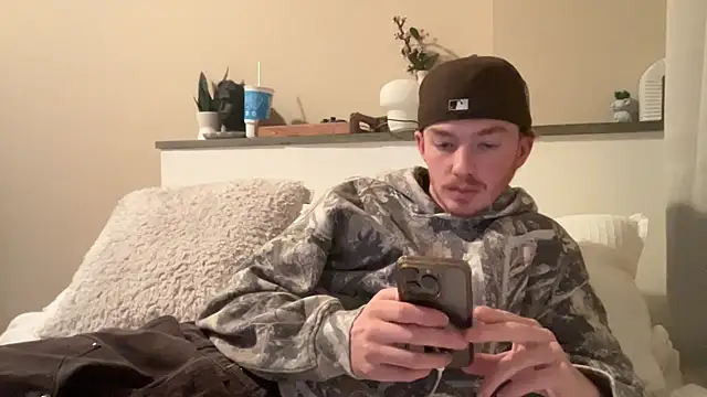 Snapshot of younghungginger chatting on December 2024 02:14:01 AM younghungginger online show from December 2024 02:14:01 AM