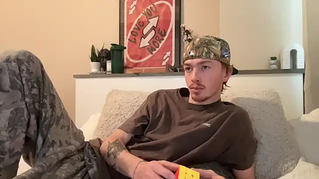 Snapshot of younghungginger chatting on December 2024 07:53:02 PM younghungginger online show from December 2024 07:53:02 PM