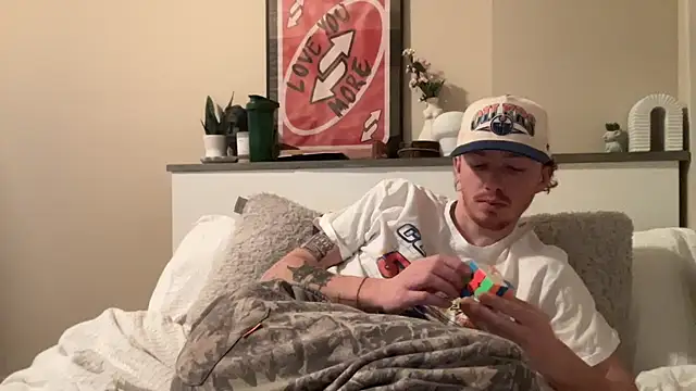 Snapshot of younghungginger chatting on December 2024 03:25:02 AM younghungginger online show from December 2024 03:25:02 AM